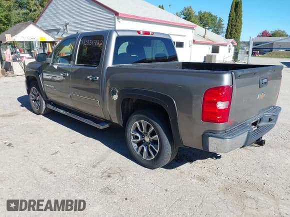 ✅ 2007 Chevrolet Silverado 1500 1LT • VIN: 2GCEK13M171654007 • Lot: 43351722. Listed on IAAI with 121,948 mi. Free auction sales archive from the USA and detailed vehicle history report at DreamBid. Image 3.