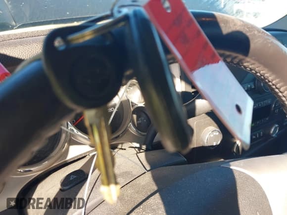 ✅ 2014 Chevrolet Silverado 2500HD High Country • VIN: 1GC1KXEG7EF172401 • Lot: 43634524. Wystawiony na IAAI z przebiegiem 171 448 mil. Bezpłatny archiwum sprzedaży aukcyjnych z USA i szczegółowy raport historii pojazdu na DreamBid. Zdjęcie 11.