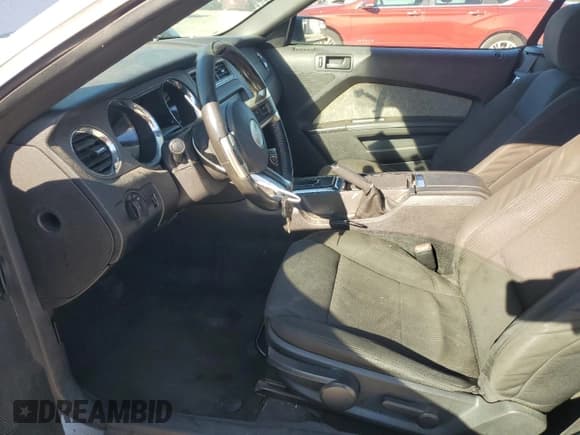 ✅ 2013 Ford Mustang Premium • VIN: 1ZVBP8EM1D5236953 • Лот: 84806985. Опубликован ранее на Copart с пробегом 227 586 миль. Бесплатный доступ к архиву аукционных продаж из США и подробный отчёт об истории автомобиля на DreamBid. Изображение 7.