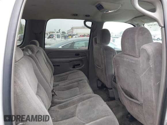 ✅ 2004 Chevrolet Suburban LT • VIN: 3GNEC16T64G184065 • Lot: 42582895. Listed on IAAI with Not provided. Free auction sales archive from the USA and detailed vehicle history report at DreamBid. Image 8.