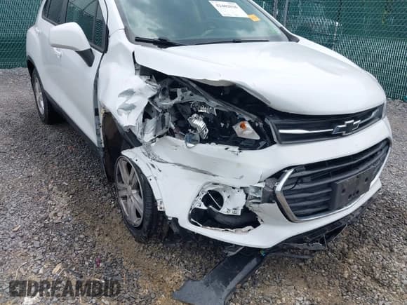 ✅ 2021 Chevrolet Trax LS • VIN: KL7CJNSB5MB326387 • Lot: 42402026. Listed on IAAI with 43,037 mi. Free auction sales archive from the USA and detailed vehicle history report at DreamBid. Image 6.