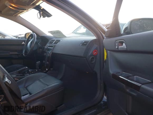 ✅ 2007 Volvo S40 2.4L • VIN: YV1MS382972309073 • Лот: 43913645. Опубликован ранее на IAAI с пробегом 182 572 миль. Бесплатный доступ к архиву аукционных продаж из США и подробный отчёт об истории автомобиля на DreamBid. Изображение 5.