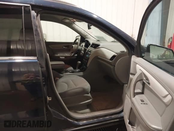 ✅ 2015 Chevrolet Traverse LT • VIN: 1GNKVHKD7FJ345836 • Lot: 43364905. Wystawiony na IAAI z przebiegiem 144 394 mil. Bezpłatny archiwum sprzedaży aukcyjnych z USA i szczegółowy raport historii pojazdu na DreamBid. Zdjęcie 5.