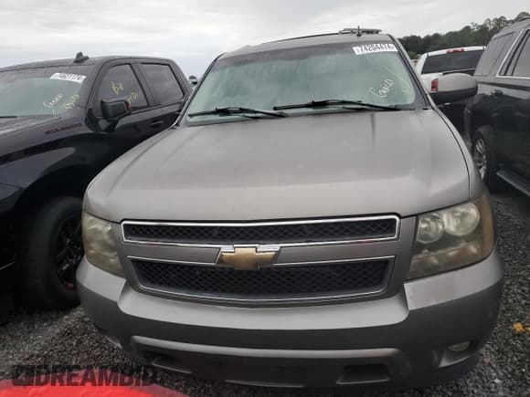 ✅ 2007 Chevrolet Suburban LS • VIN: 1GNFC16J17R277745 • Lot: 74204474. Wystawiony na Copart z przebiegiem Nie podano. Bezpłatny archiwum sprzedaży aukcyjnych z USA i szczegółowy raport historii pojazdu na DreamBid. Zdjęcie 5.