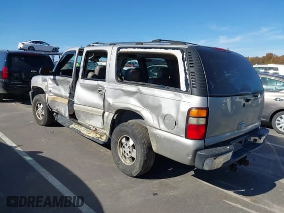 ✅ 2004 Chevrolet Suburban Z71 • VIN: 3GNFK16T54G268689 • Lot: 43595262. Listed on IAAI with 304,126 mi. Free auction sales archive from the USA and detailed vehicle history report at DreamBid. Image 3.