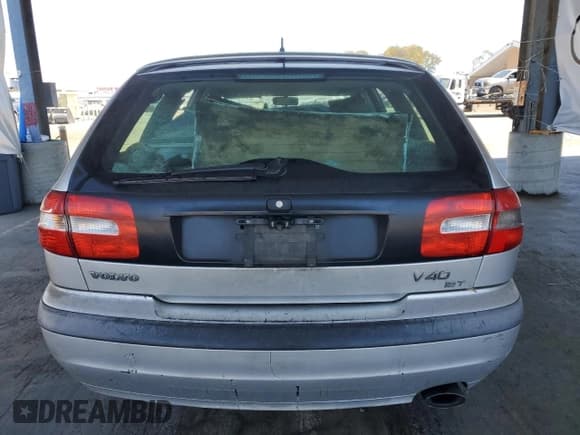 ✅ 2001 Volvo V40 • VIN: YV1VW29571F734092 • Lot: 66326375. Wystawiony na Copart z przebiegiem 237 390 mil. Bezpłatny archiwum sprzedaży aukcyjnych z USA i szczegółowy raport historii pojazdu na DreamBid. Zdjęcie 6.