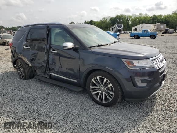 ✅ 2017 Ford Explorer Platinum • VIN: 1FM5K8HT8HGD79728 • Lot: 54225335. Wystawiony na Copart z przebiegiem 108 409 mil. Bezpłatny archiwum sprzedaży aukcyjnych z USA i szczegółowy raport historii pojazdu na DreamBid. Zdjęcie 4.
