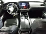 ✅ 2025 Lexus TX 350 Premium • VIN: 5TDAAAB62SS028214 • Lot: 83754605. Wystawiony na Copart z przebiegiem 4 050 mil. Bezpłatny archiwum sprzedaży aukcyjnych z USA i szczegółowy raport historii pojazdu na DreamBid. Zdjęcie 8.