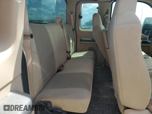 ✅ 2009 Ford F-250 XL • VIN: 1FTNX20579EA28886 • Lot: 72176784. Wystawiony na Copart z przebiegiem 183 992 mil. Bezpłatny archiwum sprzedaży aukcyjnych z USA i szczegółowy raport historii pojazdu na DreamBid. Zdjęcie 10.