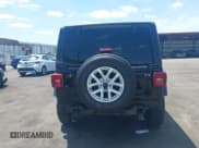 ✅ 2023 Jeep Wrangler Sport S • VIN: 1C4HJXDN5PW671167 • Lot: 42176127. Wystawiony na IAAI z przebiegiem 1 230 mil. Bezpłatny archiwum sprzedaży aukcyjnych z USA i szczegółowy raport historii pojazdu na DreamBid. Zdjęcie 17.