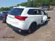 2018 Mitsubishi Outlander ES z VIN JA4AZ3A38JZ034988, wystawiony jako IAAI lot #42474272 z przebiegiem 95 066 mil mil oraz . Historia ofert i sprzedaży dostępna na DreamBid. Obrazek 4.