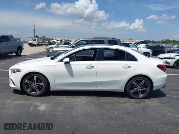 ✅ 2020 Mercedes-Benz A 220 • VIN: W1K3G4EB7LJ212733 • Лот: 43021928. Опубликован ранее на IAAI с пробегом 31 678 миль. Бесплатный доступ к архиву аукционных продаж из США и подробный отчёт об истории автомобиля на DreamBid. Изображение 14.