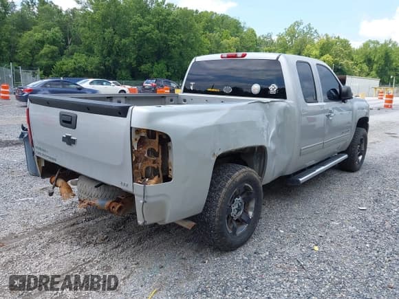 ✅ 2010 Chevrolet Silverado 1500 • VIN: 1GCYKTE22AZ298556 • Lot: 42663885. Wystawiony na IAAI z przebiegiem 189 643 mil. Bezpłatny archiwum sprzedaży aukcyjnych z USA i szczegółowy raport historii pojazdu na DreamBid. Zdjęcie 4.