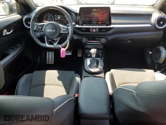 ✅ 2024 Kia Forte GT-Line • VIN: 3KPF54AD1RE810634 • Lot: 63285055. Wystawiony na Copart z przebiegiem 7 269 mil. Bezpłatny archiwum sprzedaży aukcyjnych z USA i szczegółowy raport historii pojazdu na DreamBid. Zdjęcie 8.