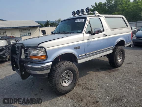 ✅ 1996 Ford Bronco XL • VIN: 1FMEU15N8TLB80962 • Lot: 67136265. Listed on Copart with 136,379 mi. Free auction sales archive from the USA and detailed vehicle history report at DreamBid. Image 1.