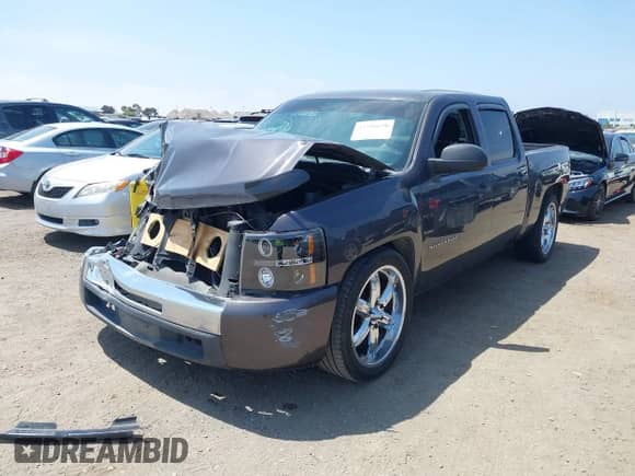 2010 Chevrolet Silverado 1500 LT z VIN 3GCRCSEA5AG129117, wystawiony jako IAAI lot #42391690 z przebiegiem 199 087 mil mil oraz . Historia ofert i sprzedaży dostępna na DreamBid. Obrazek 17.