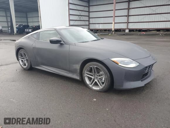 ✅ 2024 Nissan Z Sport • VIN: JN1BZ4AH2RM366772 • Lot: 45588555. Wystawiony na Copart z przebiegiem 3 711 mil. Bezpłatny archiwum sprzedaży aukcyjnych z USA i szczegółowy raport historii pojazdu na DreamBid. Zdjęcie 4.