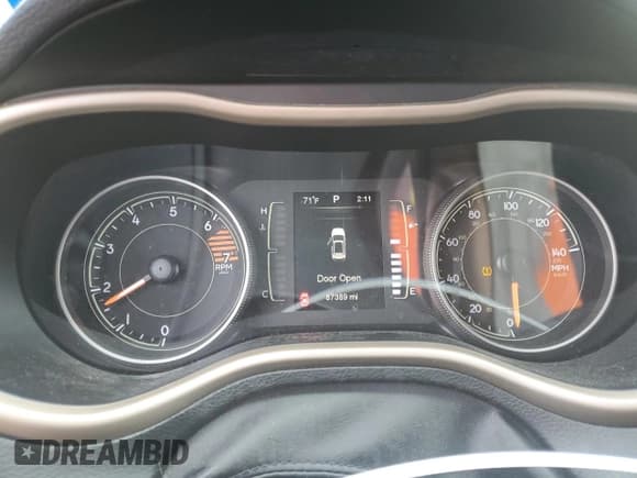 ✅ 2016 Jeep Cherokee Latitude • VIN: 1C4PJMCB3GW147940 • Лот: 69570725. Опубликован ранее на Copart с пробегом 87 389 миль. Бесплатный доступ к архиву аукционных продаж из США и подробный отчёт об истории автомобиля на DreamBid. Изображение 9.