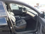 ✅ 2022 Tesla Model Y Long Range • VIN: 7SAYGDEE2NF458337 • Lot: 43656214. Wystawiony na IAAI z przebiegiem 38 307 mil. Bezpłatny archiwum sprzedaży aukcyjnych z USA i szczegółowy raport historii pojazdu na DreamBid. Zdjęcie 5.