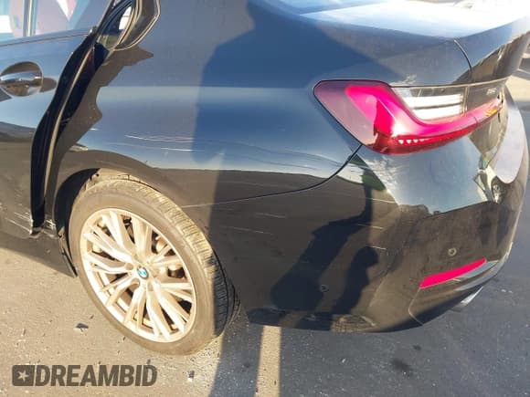 ✅ 2023 BMW 3 Series 330i • VIN: 3MW69FF08P8D42058 • Lot: 43630066. Listed on IAAI with 33,487 mi. Free auction sales archive from the USA and detailed vehicle history report at DreamBid. Image 19.