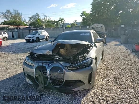 ✅ 2024 BMW i4 eDrive40 • VIN: WBY73AW0XRFS45402 • Лот: 86451175. Опубликован ранее на Copart с пробегом 18 652 миль. Бесплатный доступ к архиву аукционных продаж из США и подробный отчёт об истории автомобиля на DreamBid. Изображение 13.