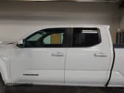 ✅ 2025 Toyota Tacoma SR • VIN: 3TMLB5JN2SM090394 • Лот: 41916312. Опубликован ранее на IAAI с пробегом 840 миль. Бесплатный доступ к архиву аукционных продаж из США и подробный отчёт об истории автомобиля на DreamBid. Изображение 15.