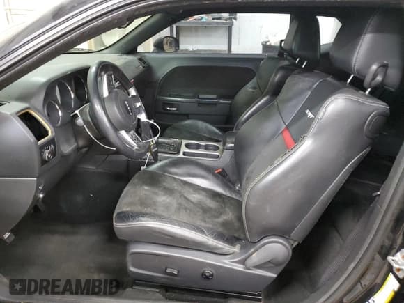 ✅ 2012 Dodge Challenger SRT-8 392 • VIN: 2C3CDYCJ1CH153656 • Lot: 41699515. Wystawiony na Copart z przebiegiem 98 051 mil. Bezpłatny archiwum sprzedaży aukcyjnych z USA i szczegółowy raport historii pojazdu na DreamBid. Zdjęcie 7.