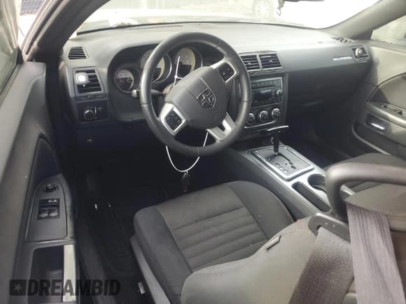 ✅ 2014 Dodge Challenger SXT • VIN: 2C3CDYAGXEH249859 • Lot: 79497024. Wystawiony na Copart z przebiegiem 129 690 mil. Bezpłatny archiwum sprzedaży aukcyjnych z USA i szczegółowy raport historii pojazdu na DreamBid. Zdjęcie 8.