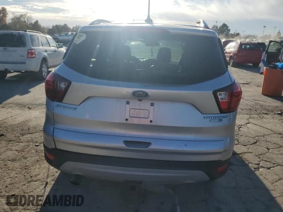 ✅ 2019 Ford Escape Titanium • VIN: 1FMCU9J95KUB72325 • Lot: 92628905. Wystawiony na Copart z przebiegiem Nie podano. Bezpłatny archiwum sprzedaży aukcyjnych z USA i szczegółowy raport historii pojazdu na DreamBid. Zdjęcie 6.