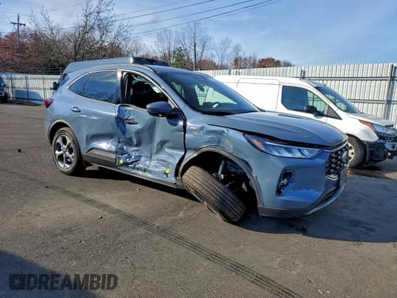 ✅ 2025 Ford Escape ST-Line Select • VIN: 1FMCU9NA5SUB34243 • Лот: 94181495. Опубликован ранее на Copart с пробегом 7 330 миль. Бесплатный доступ к архиву аукционных продаж из США и подробный отчёт об истории автомобиля на DreamBid. Изображение 4.