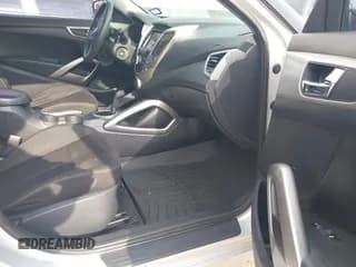 ✅ 2016 Hyundai Veloster • VIN: KMHTC6AD1GU269440 • Lot: 41682653. Wystawiony na IAAI z przebiegiem Nie podano. Bezpłatny archiwum sprzedaży aukcyjnych z USA i szczegółowy raport historii pojazdu na DreamBid. Zdjęcie 5.