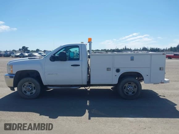 ✅ 2013 Chevrolet Silverado 2500HD Work Truck • VIN: 1GB0CVCG7DF111701 • Lot: 42816623. Wystawiony na IAAI z przebiegiem 162 081 mil. Bezpłatny archiwum sprzedaży aukcyjnych z USA i szczegółowy raport historii pojazdu na DreamBid. Zdjęcie 14.
