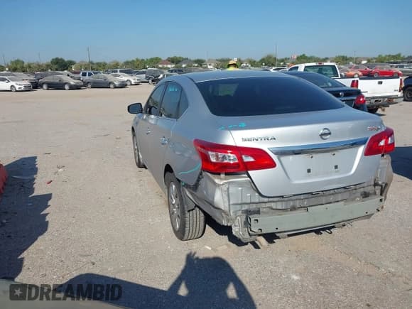 ✅ 2018 Nissan Sentra S • VIN: 3N1AB7AP7JY322938 • Lot: 43223250. Listed on IAAI with 208,520 mi. Free auction sales archive from the USA and detailed vehicle history report at DreamBid. Image 3.