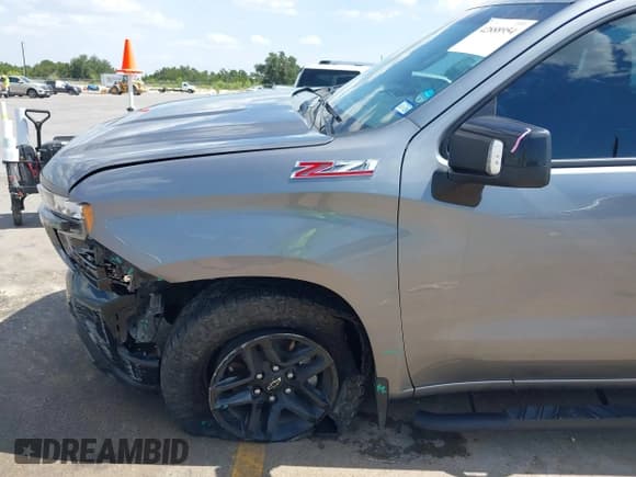 ✅ 2020 Chevrolet Silverado 1500 LT Trail Boss • VIN: 3GCPYFED2LG273673 • Lot: 42888954. Wystawiony na IAAI z przebiegiem 125 577 mil. Bezpłatny archiwum sprzedaży aukcyjnych z USA i szczegółowy raport historii pojazdu na DreamBid. Zdjęcie 6.