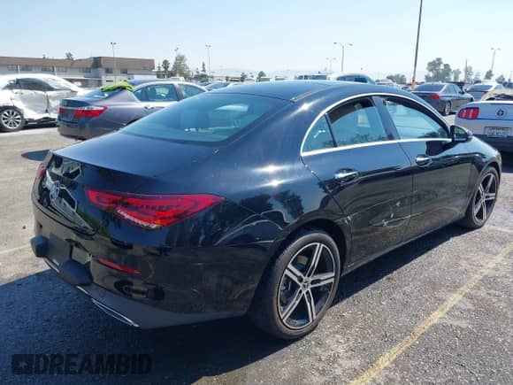 2023 Mercedes-Benz CLA 250 z VIN W1K5J4GB2PN412599, wystawiony jako IAAI lot #42912264 z przebiegiem 2 603 mil mil oraz . Historia ofert i sprzedaży dostępna na DreamBid. Obrazek 4.