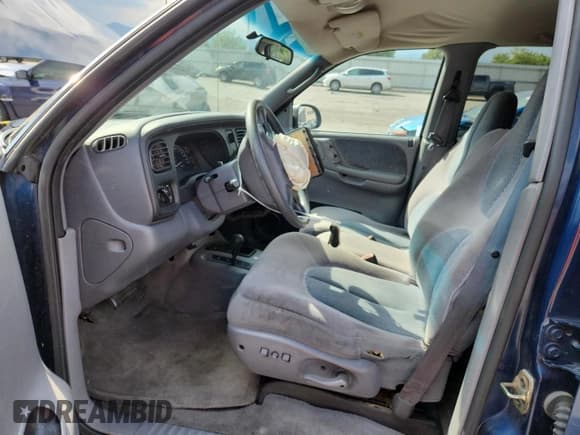 ✅ 2000 Dodge Durango • VIN: 1B4HS28N0YF121982 • Lot: 69323595. Wystawiony na Copart z przebiegiem 95 659 mil. Bezpłatny archiwum sprzedaży aukcyjnych z USA i szczegółowy raport historii pojazdu na DreamBid. Zdjęcie 7.