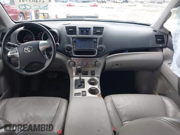 ✅ 2013 Toyota Highlander SE • VIN: 5TDZK3EH0DS104847 • Lot: 43403741. Listed on IAAI with 215,875 mi. Free auction sales archive from the USA and detailed vehicle history report at DreamBid. Image 5.