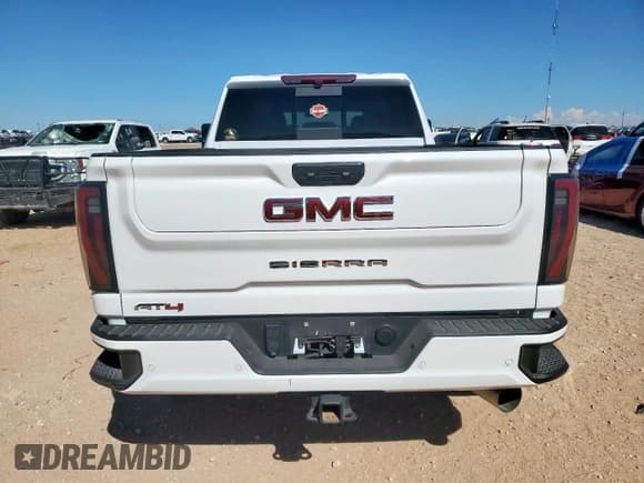 ✅ 2024 GMC Sierra 2500HD AT4 • VIN: 1GT49PEY2RF399986 • Lot: 80475945. Listed on Copart with 27,738 mi. Free auction sales archive from the USA and detailed vehicle history report at DreamBid. Image 6.