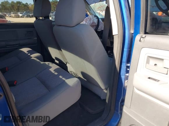 ✅ 2010 Dodge Dakota Bighorn/Lonestar • VIN: 1D7CW3GP5AS130870 • Lot: 40929651. Wystawiony na IAAI z przebiegiem 128 077 mil. Bezpłatny archiwum sprzedaży aukcyjnych z USA i szczegółowy raport historii pojazdu na DreamBid. Zdjęcie 8.