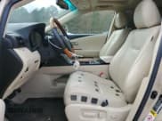 ✅ 2010 Lexus RX 350 • VIN: 2T2ZK1BA4AC026813 • Lot: 92199635. Wystawiony na Copart z przebiegiem 155 857 mil. Bezpłatny archiwum sprzedaży aukcyjnych z USA i szczegółowy raport historii pojazdu na DreamBid. Zdjęcie 7.