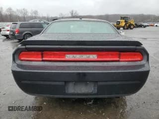 ✅ 2010 Dodge Challenger SE • VIN: 2B3CJ4DV7AH235470 • Lot: 81733034. Wystawiony na Copart z przebiegiem 216 842 mil. Bezpłatny archiwum sprzedaży aukcyjnych z USA i szczegółowy raport historii pojazdu na DreamBid. Zdjęcie 6.