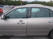 ✅ 2001 Lincoln Town Car Signature • VIN: 1LNHM82W81Y680168 • Lot: 43283868. Wystawiony na IAAI z przebiegiem 189 815 mil. Bezpłatny archiwum sprzedaży aukcyjnych z USA i szczegółowy raport historii pojazdu na DreamBid. Zdjęcie 16.