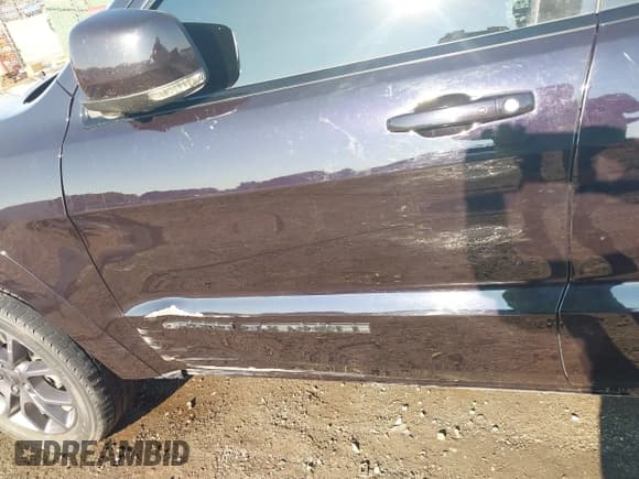 ✅ 2020 Jeep Grand Cherokee Overland • VIN: 1C4RJFCG9LC247987 • Lot: 43050959. Listed on IAAI with 79,444 mi. Free auction sales archive from the USA and detailed vehicle history report at DreamBid. Image 19.