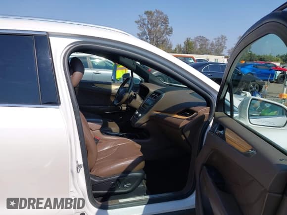 ✅ 2015 Lincoln MKC • VIN: 5LMTJ2AH3FUJ20590 • Lot: 42986142. Wystawiony na IAAI z przebiegiem 156 820 mil. Bezpłatny archiwum sprzedaży aukcyjnych z USA i szczegółowy raport historii pojazdu na DreamBid. Zdjęcie 5.