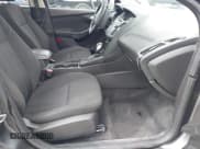 ✅ 2015 Ford Focus SE • VIN: 1FADP3K20FL381598 • Lot: 43547727. Wystawiony na IAAI z przebiegiem 135 023 mil. Bezpłatny archiwum sprzedaży aukcyjnych z USA i szczegółowy raport historii pojazdu na DreamBid. Zdjęcie 5.