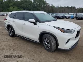 ✅ 2021 Toyota Highlander XLE • VIN: 5TDGZRAH7MS515190 • Lot: 81924765. Wystawiony na Copart z przebiegiem 51 106 mil. Bezpłatny archiwum sprzedaży aukcyjnych z USA i szczegółowy raport historii pojazdu na DreamBid. Zdjęcie 4.