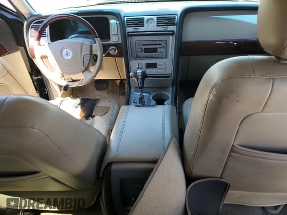 ✅ 2005 Lincoln Navigator Luxury • VIN: 5LMFU28525LJ24814 • Lot: 53971705. Wystawiony na Copart z przebiegiem 178 927 mil. Bezpłatny archiwum sprzedaży aukcyjnych z USA i szczegółowy raport historii pojazdu na DreamBid. Zdjęcie 8.