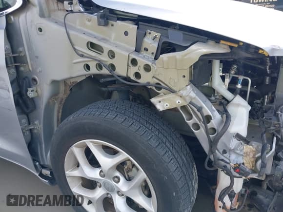 ✅ 2017 Chrysler Pacifica Touring L • VIN: 2C4RC1BG8HR803364 • Lot: 42988613. Wystawiony na IAAI z przebiegiem 51 533 mil. Bezpłatny archiwum sprzedaży aukcyjnych z USA i szczegółowy raport historii pojazdu na DreamBid. Zdjęcie 19.