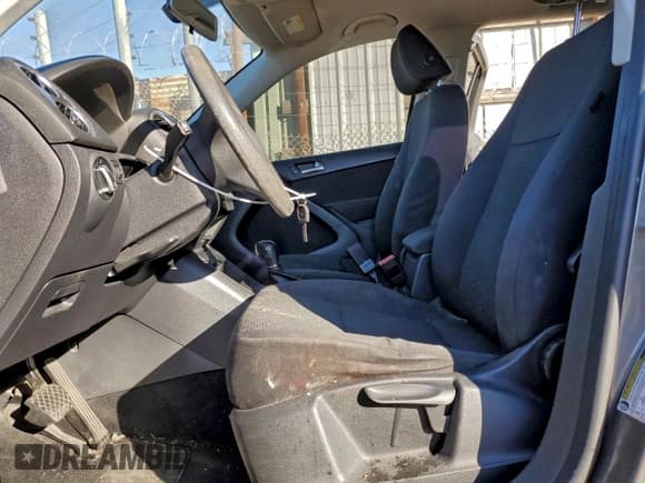 ✅ 2012 Volkswagen Tiguan S • VIN: WVGAV7AX8CW004725 • Lot: 95784145. Listed on Copart with 137,246 mi. Free auction sales archive from the USA and detailed vehicle history report at DreamBid. Image 7.