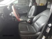 ✅ 2018 Hyundai Kona Limited • VIN: KM8K33A55JU098735 • Лот: 65573474. Опубликован ранее на Copart с пробегом 70 025 миль. Бесплатный доступ к архиву аукционных продаж из США и подробный отчёт об истории автомобиля на DreamBid. Изображение 7.